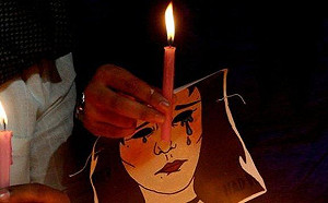 指控議員強姦卻反而被告 印度24歲女子與男友在最高法院外自焚身亡