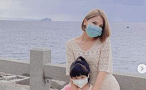 蕾菈男友擄獲6歲女兒的心 網：真的很懂事