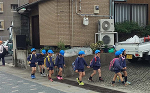 日本5歲男孩被鎖校車9小時致死 引發社會關注登熱搜