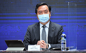 曾說BNT疫苗標籤不能出現復必泰？羅秉成批國民黨散播不實訊息