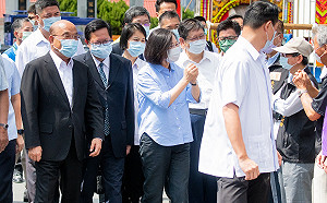 蔡蘇鄭今同框！蘇揆：鄭文燦是好人才 很多基於黨派立場對我抹黑