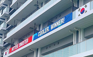 又鬧上了！韓帕奧代表團懸掛仿男團BTS歌詞橫幅 日網友怒：快讓韓國回去