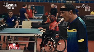 用嘴打乒乓球的追夢者 48歲、雙臂截肢的哈瑪托感動帕奧觀眾