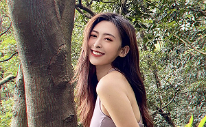 網美爬山只穿運動內衣？網一語點破：不怕蚊子嗎