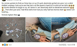 女童為芭比娃娃換上「女王」臉 媽媽見地上「紙屑」愣住了...