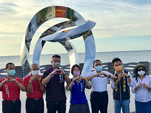 侯友宜「三芝海上觀景平台工程」完工視察