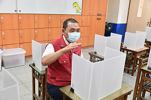 侯友宜視察校園防疫整備 提醒落實三級防護、健康五原則