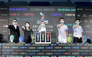 新北市長侯友宜為盧彥勳加冕勳章