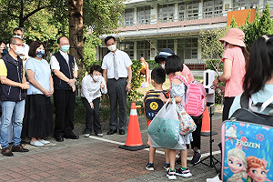 中市開學日分流到校   備足各式防疫物資 盧秀燕：讓師生安心