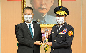 走過85年 徐國勇表揚警大7 位傑出校友：持續培育優秀人才