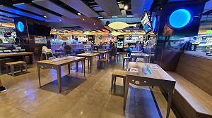 中秋連假湧人潮！國道服務區可梅花座隔板用餐  公共設施仍暫停使用