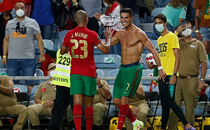 (影)史上第一！C羅踢進111球脫衣慶祝