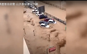 (影) 西班牙持續遭暴雨襲擊 山洪暴發淹沒小鎮 大量汽車被沖走