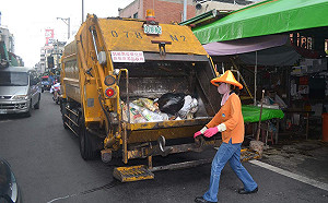 清潔員清運更安全！環保署：垃圾車導入AI偵測避開死角
