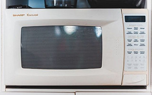 烏龍麵丟微波爐！他打開見白球愣了