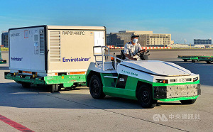 波蘭贈台40萬劑AZ疫苗運扺 檢驗封緘後供施打