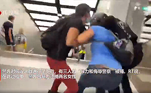 (影) 連續8週抗議！法警暴力毆打逮捕女性抗議者 網民憤怒