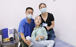 不懼病痛折磨！18歲只有18公斤的「漸凍人症」患者 立志當下一個霍金