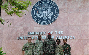 幾內亞政變「背後影子」是誰？ 網瘋傳一張照片暗指是「他」