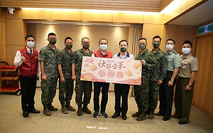 新北市長侯友宜贈中秋慰勞金 感謝國軍全力支援防疫