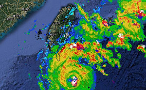 「燦樹」颱風暴風圈觸陸!天氣風險公司:受呂宋島地形破壞已減弱為中颱