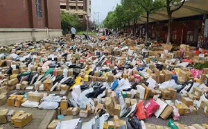 開學日等於開箱日? 中國大學生「購買力」驚人  校園路口被包裹堵住