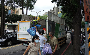 璨樹颱風來勢洶洶 桃市清潔隊正常收運垃圾