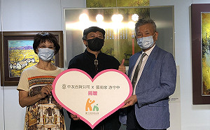 游守中油畫個展颱風天開幕 7款聯名畫作夜燈義賣捐公益