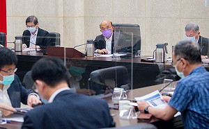 政院召開擴大防疫會議 蘇揆:適度鬆綁相關指引規範