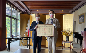 促進台日交流功績卓越   白色恐怖受難者蔡焜霖獲日本頒發旭日雙光章