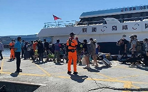 報復性出遊! 中秋連假首日3千遊客擠爆綠島