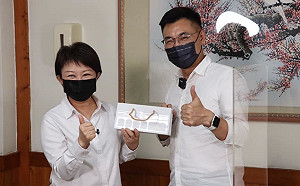 反制棄保論?江啟臣PO與盧秀燕合照:謝謝盧市長的祝福