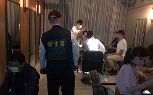 營業場內未使用隔板 高雄2家餐酒館再被開罰