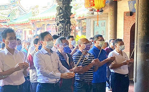 國民黨主席選戰倒數4天 卓伯源中秋拜媽祖:感受到參選任務重大