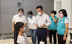 嘉義縣、市校園BNT疫苗開打 少數學生暈針