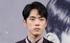 金正賢挺過「前女友操縱風波」將復出！簽約新公司曝近況