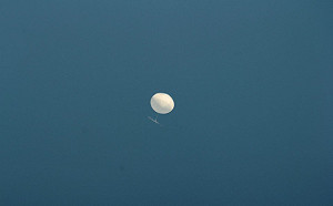 月亮旁的亮點是什麼？鄭明典PO一圖引熱議 天文館釋疑