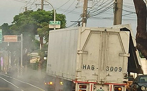 高雄路竹廢棄物清運車傳洩漏事件 環保局將依法進行告發