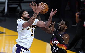 配合球隊　Davis同意新賽季打中鋒