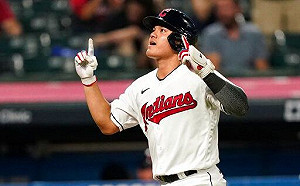 張育成單場雙安　還敲出追平長打