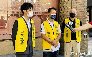 糗!投票前被選務人員攔下 罷昶總部領銜人走錯投票所