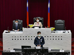 陳其邁赴議會施政報告  民進黨團肯定防疫表現