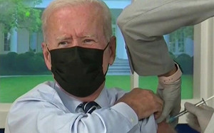 美國疫情病故破70萬 拜登：儘快接種疫苗