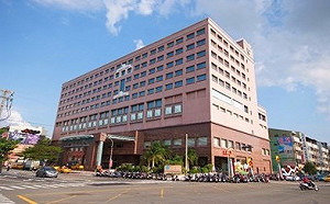 40位洗腎患者接種AZ劑量不足 中市府對大里仁愛祭出停權處理