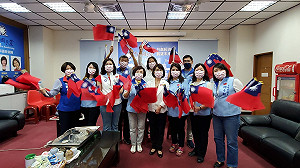 高市議會國民黨團發起「愛國家、護國旗」活動免費發送國旗