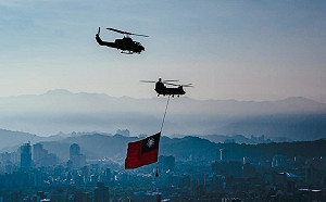 國慶預演吊掛國旗CH-47直昇機旋翼「有異音」 返回安全落地