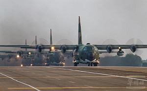 海面上的霸主！ U-2偵察機、C-130運輸機等竟都可在美國航母起降