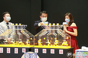 台南購物節抽出宏佳騰電車 黃偉哲歡迎國人到台南消費抽美宅豪車