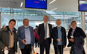 台法關係向前走！法參議院友台小組清晨扺桃園機場