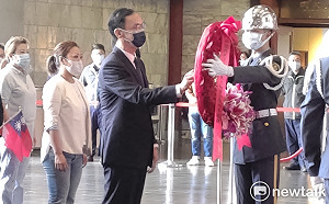 政黨感情驚現「白上藍下」 朱立倫拋「同舟計畫」尋翻身